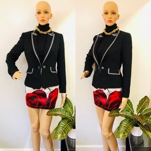 𝑩𝒍𝒂𝒄𝒌 𝑩𝒍𝒂𝒛𝒆𝒓